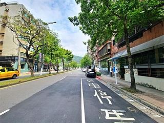 Shilin - X Lane 82, Tianmu East Road, Shilin, Taipei 04