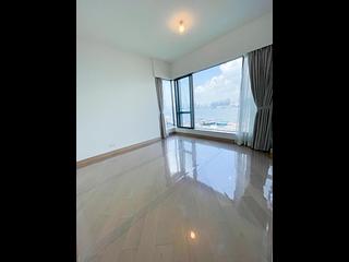 North Point - Victoria Harbour Residence 03