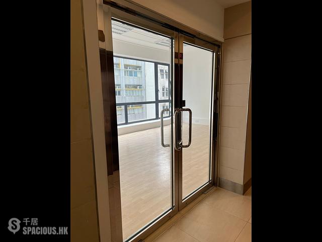 Sheung Wan - Charles L Corn Building 01