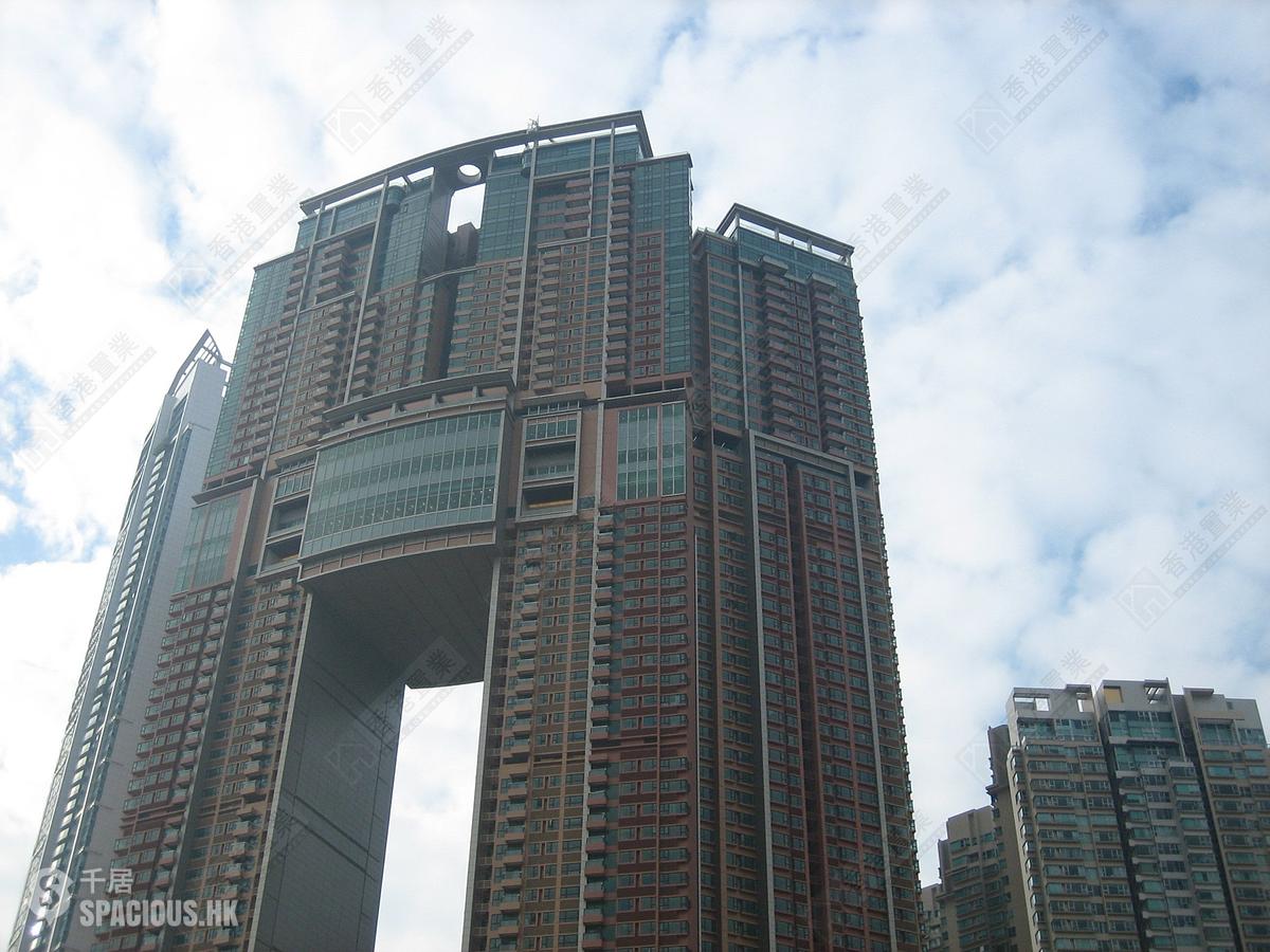 West Kowloon - The Arch Star Tower (Block 2) 01