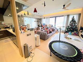 Happy Valley - 9-10, Briar Avenue 05