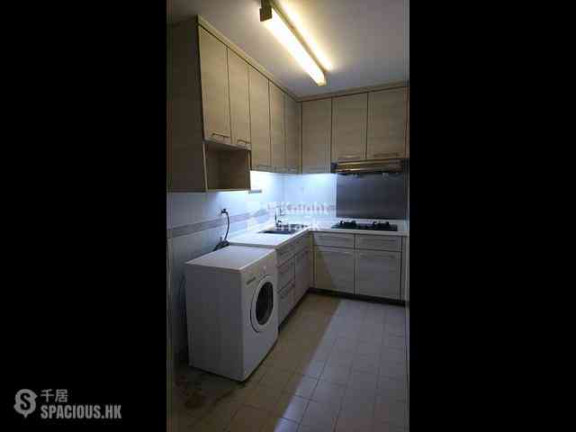 Ap Lei Chau - South Horizons Phase 2 Yee Lai Court (Block 10) 04