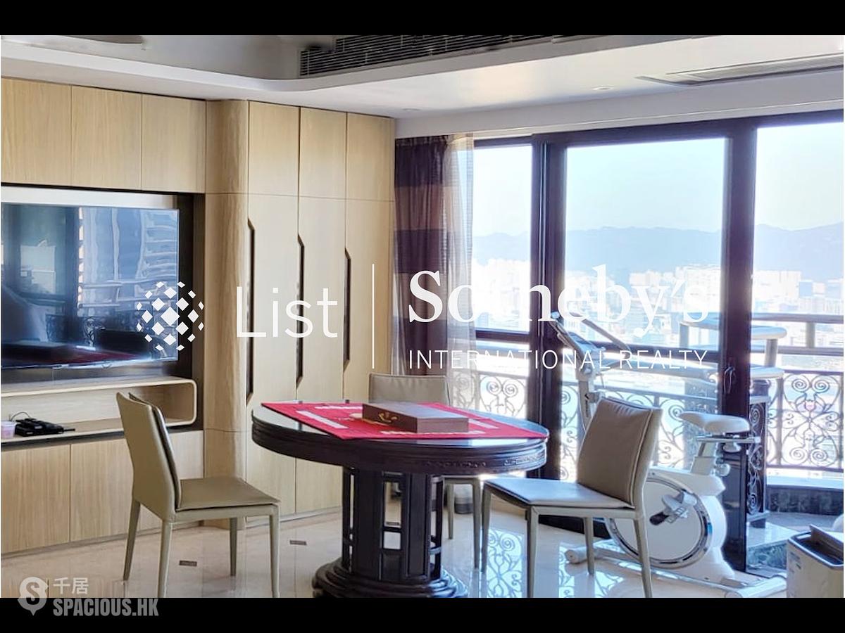 Mid Levels Central - Clovelly Court 01