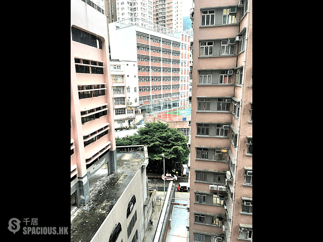 Shek Tong Tsui - Chong Yip Centre Block B 01