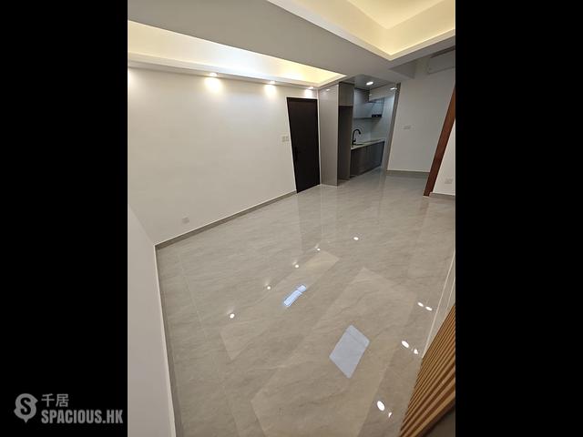 Ngau Tau Kok - Luen On House 01