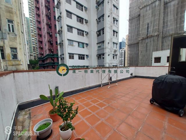 Sai Ying Pun - 1-3, Leung I Fong 01