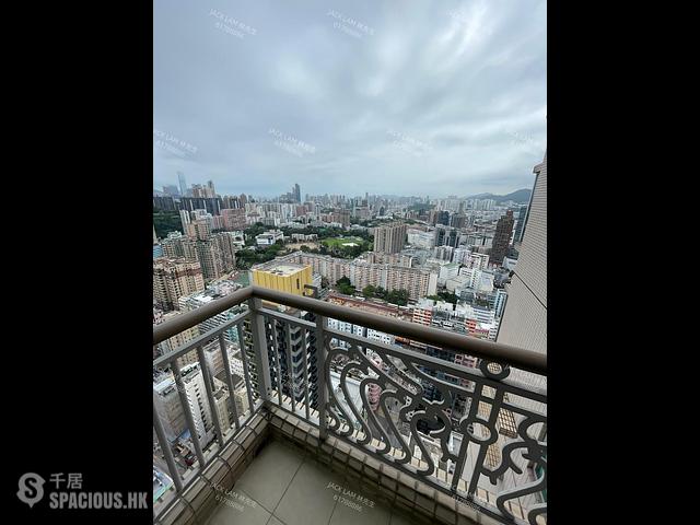 To Kwa Wan - Sky Tower 01