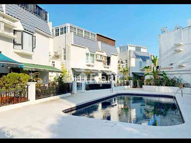 Clear Water Bay - Billows Villa 01