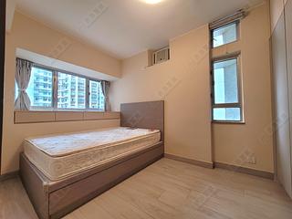 Ap Lei Chau - South Horizons Phase 3 Mei Wah Court (Block 22) 03