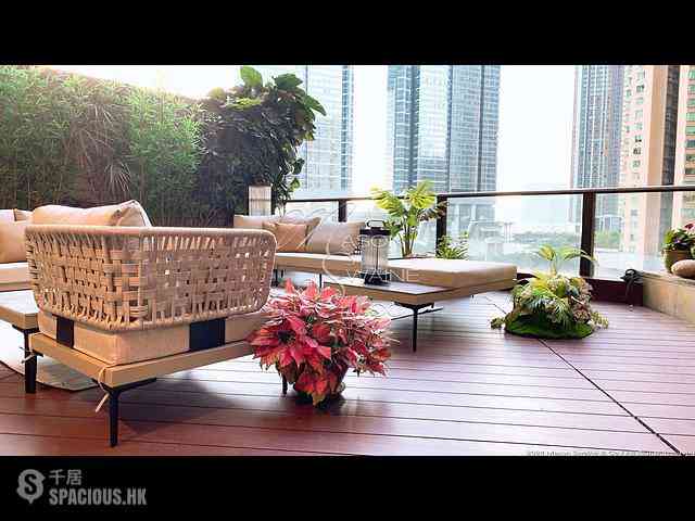 West Kowloon - The Arch 01