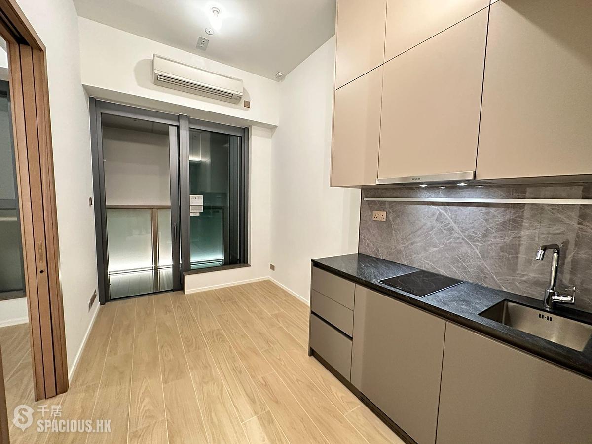 Sai Ying Pun - Des Voeux W Residence 01