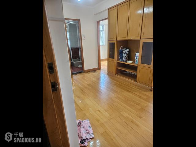 North Point - Kar On House 01