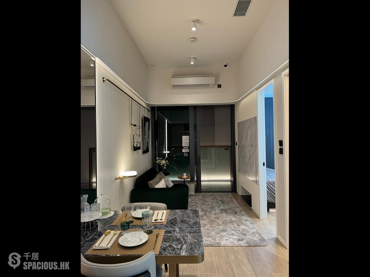 Sai Ying Pun - Des Voeux W Residence 01