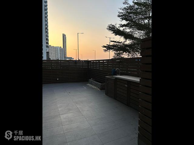 Sai Ying Pun - Fung Shing Building 01