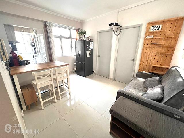 Sai Ying Pun - Fu Moon Building 01