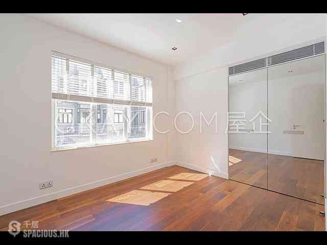 Happy Valley - 9, Broom Road 10