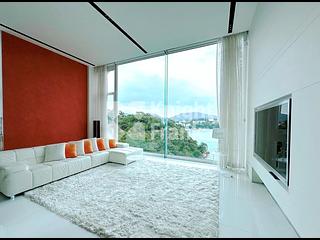 Chung Hom Kok - Cypresswaver Villas 05