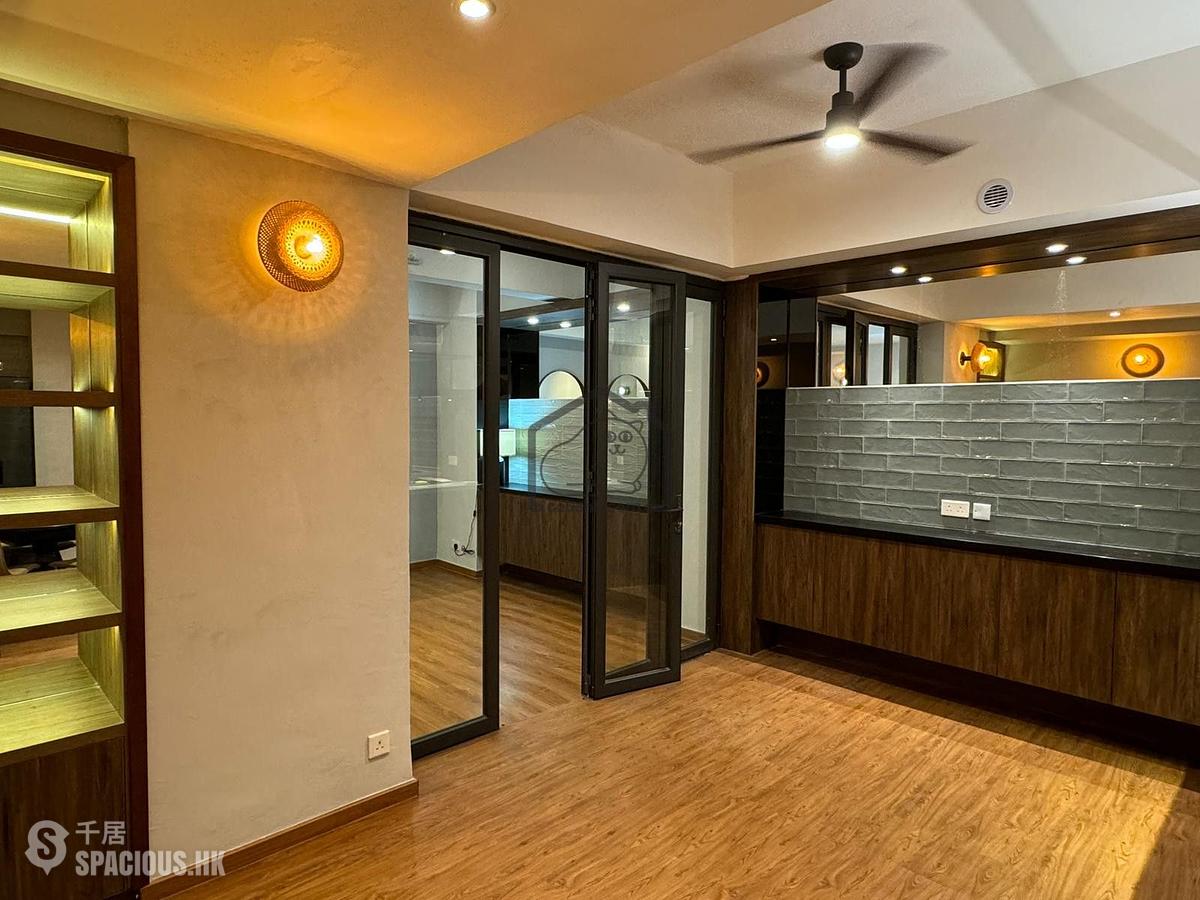 Sai Ying Pun - 347-349, Queen's Road West 01