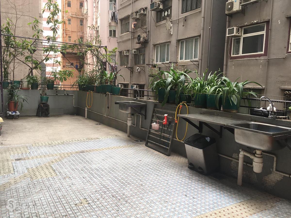 Wan Chai - Hip Sang Building 01