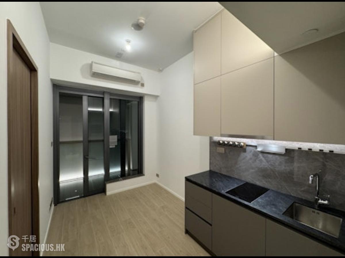 Sai Ying Pun - Des Voeux W Residence 01