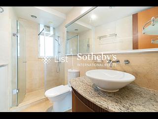 Pok Fu Lam - Villas Sorrento 12