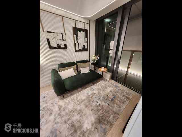 Sai Ying Pun - Des Voeux W Residence 01