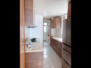 Pok Fu Lam - Villas Sorrento 13