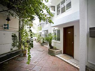 Chung Hom Kok - 30, Cape Road 09