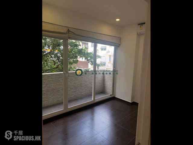 Central - 6, Mee Lun Street 01
