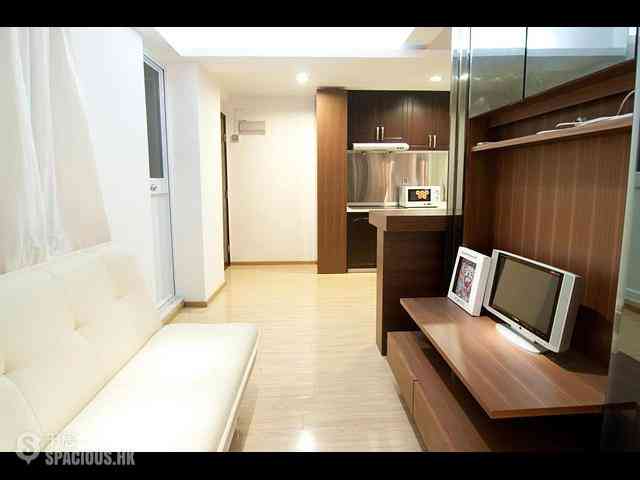 Poho - 15-19, Square Street 01