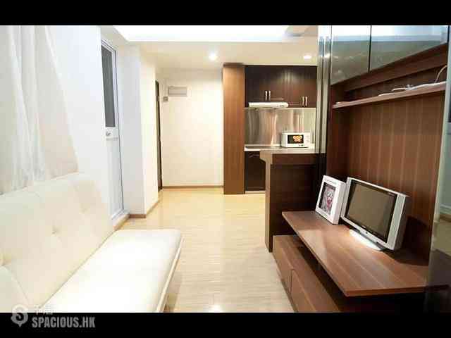 Poho - 15-19, Square Street 01