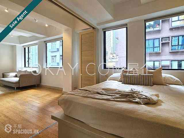 Poho - 43-45, Square Street 01
