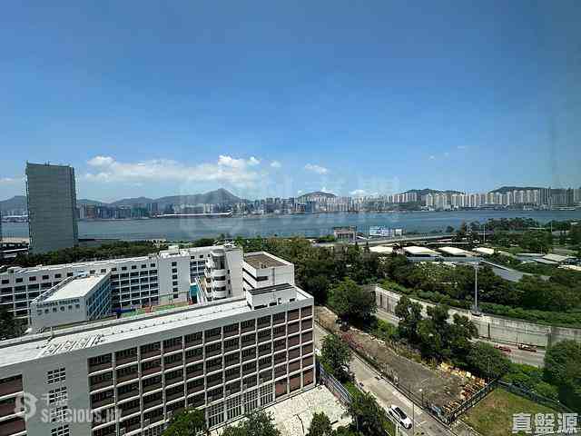 Quarry Bay - Dragon View House 01