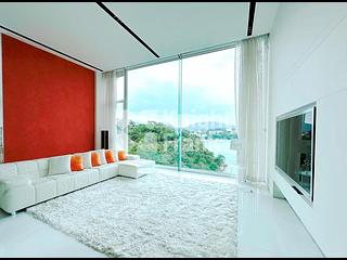 Chung Hom Kok - Cypresswaver Villas 05