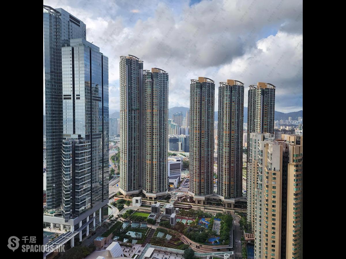 West Kowloon - The Harbourside Block 2 01