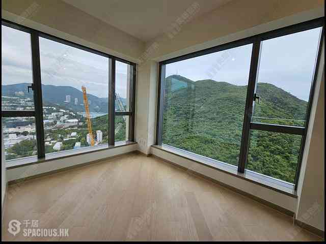 Wong Chuk Hang - The Southside 01