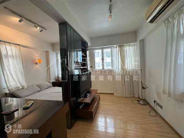 Poho - 15-19, Square Street 01