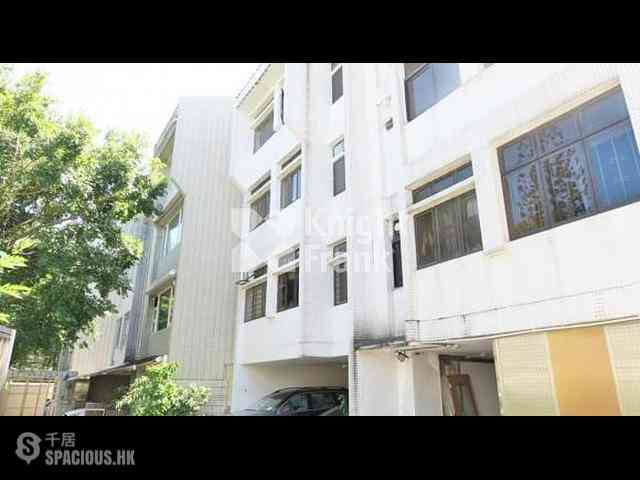 Chung Hom Kok - Cape Court 01