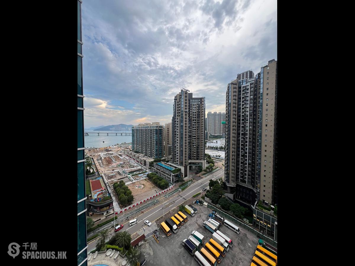 Tseung Kwan O - The Parkside Block 2 01