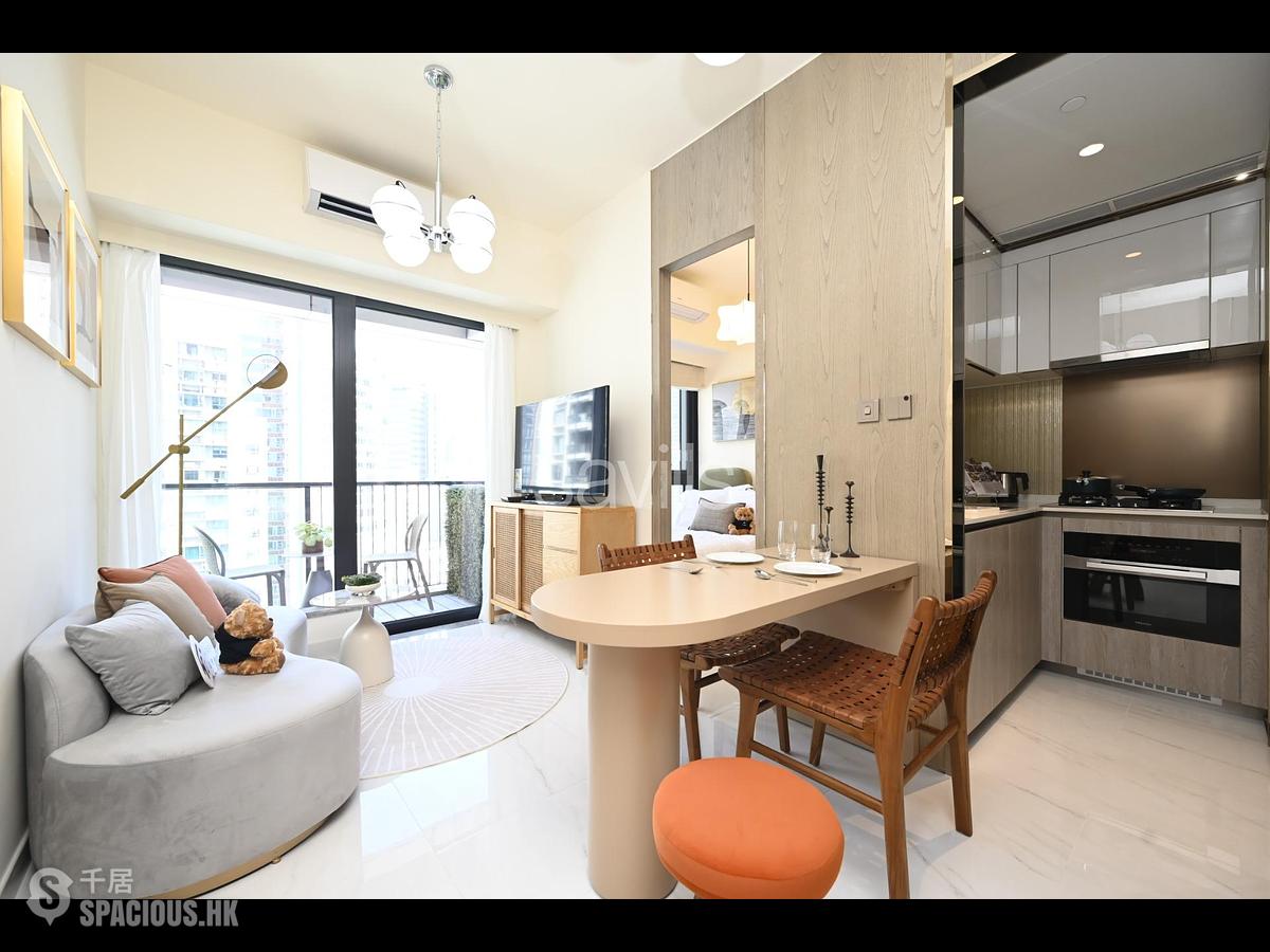 Sai Ying Pun - The Queens 01