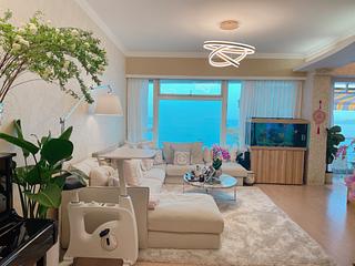 Pok Fu Lam - Villas Sorrento 03