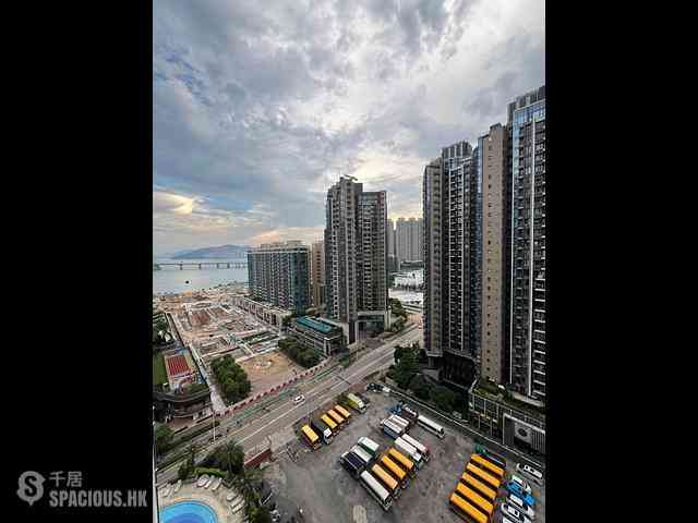 Tseung Kwan O - The Parkside Block 2 01