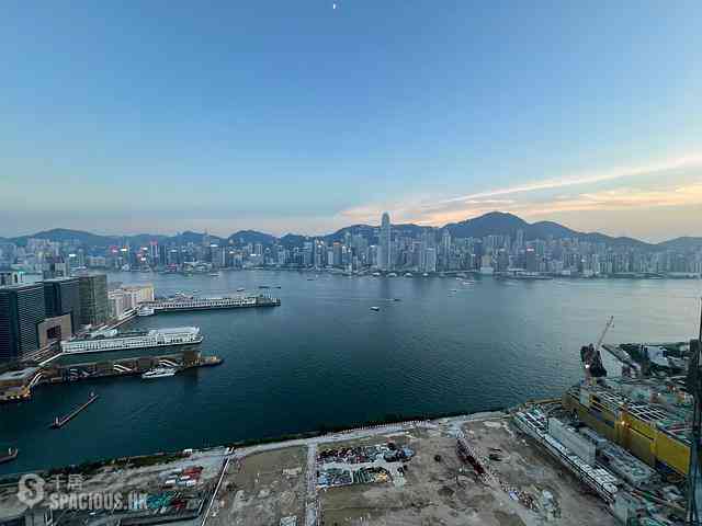 West Kowloon - The Arch 01