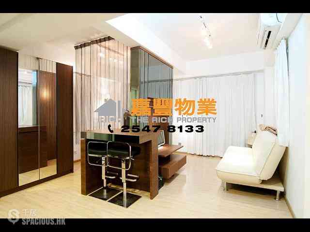 Poho - 15-19, Square Street 01