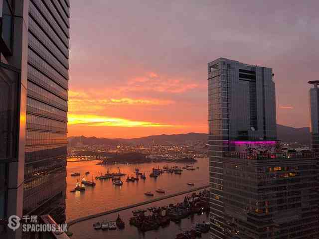 West Kowloon - The Harbourside Block 3 01