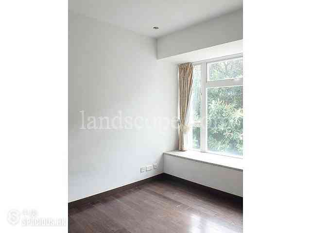 Pok Fu Lam - Villas Sorrento 05