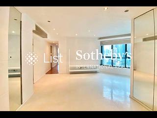 Mid Levels West - 80 Robinson Road 05