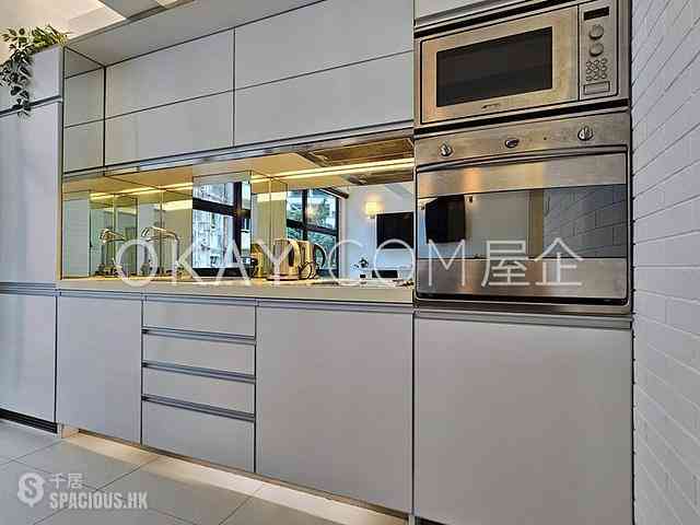 Central - 7-9, Shin Hing Street 06