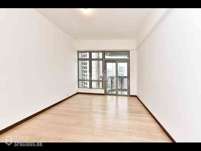 Mid Levels Central - Eva Court 04