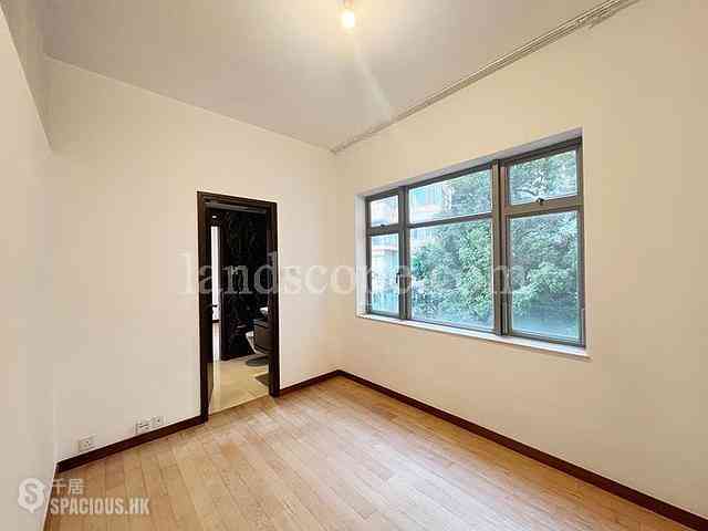 Mid Levels Central - Eva Court 04